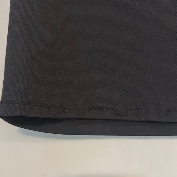 GAP Black and White Short Sleeve Tee with Signature Logo - Picture 10 of 10